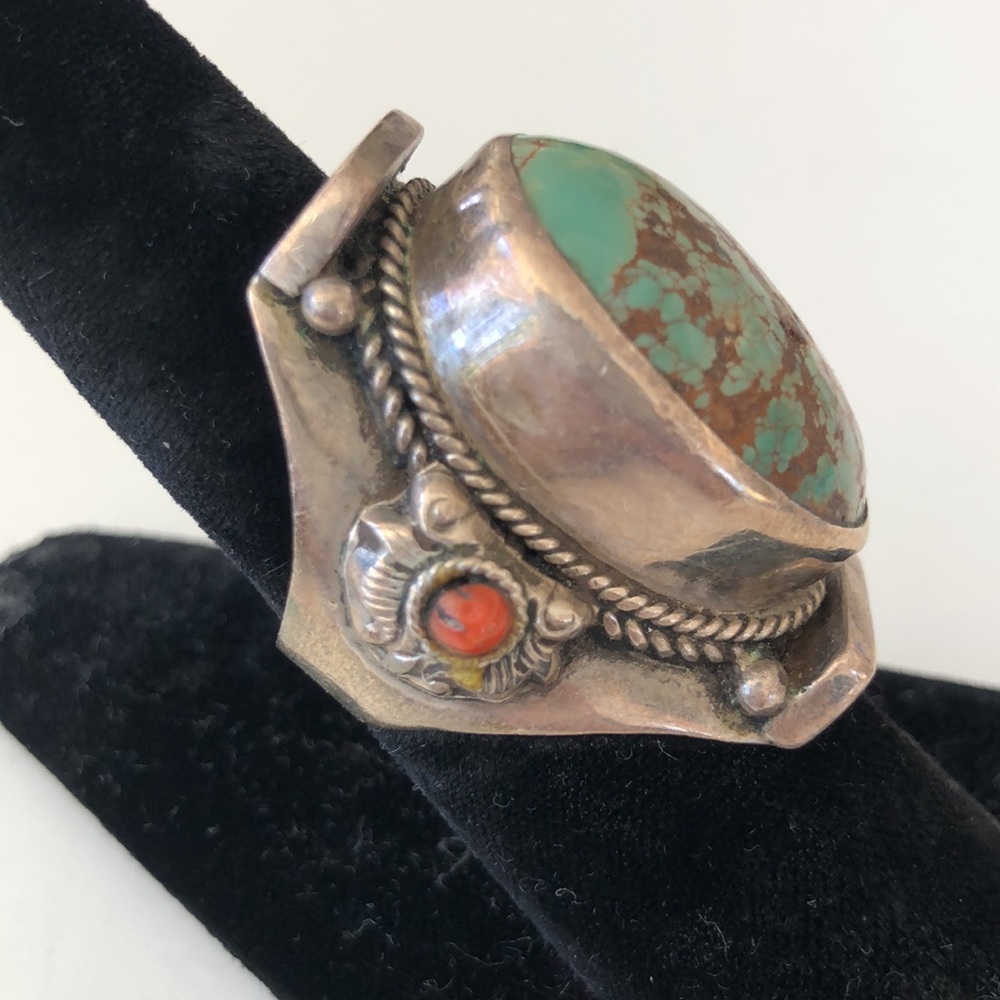 Vintage silver and turquoise oval and coral ring - Picture 14 of 16